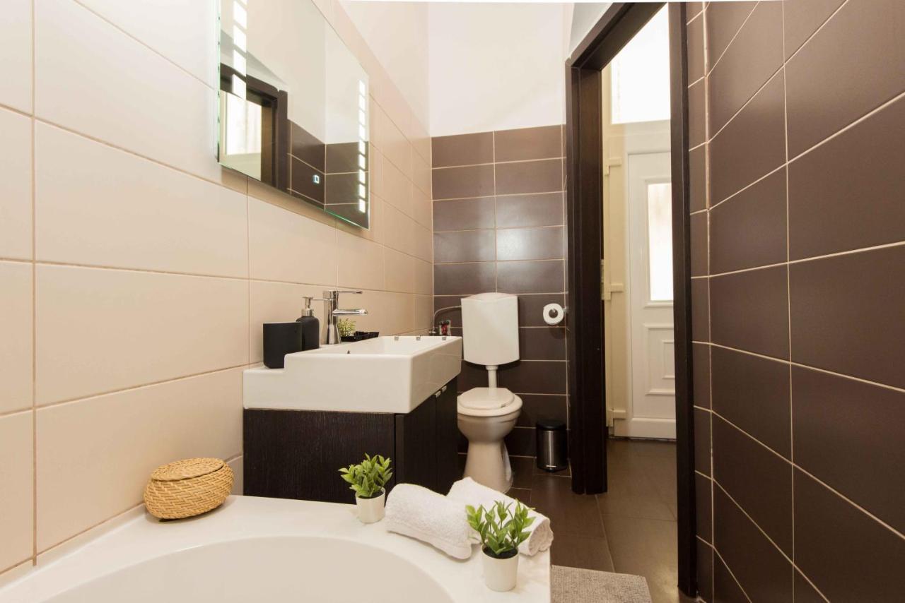 Paulay Design Apartment Budapest Bagian luar foto